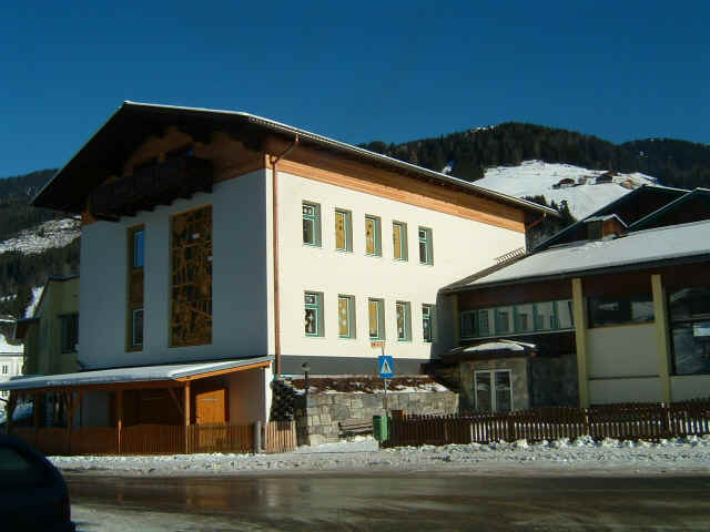 schulhaus1.jpg (123863 Byte)